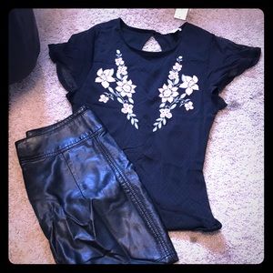 NWT flowered, short sleeve (flutter) bodysuit!